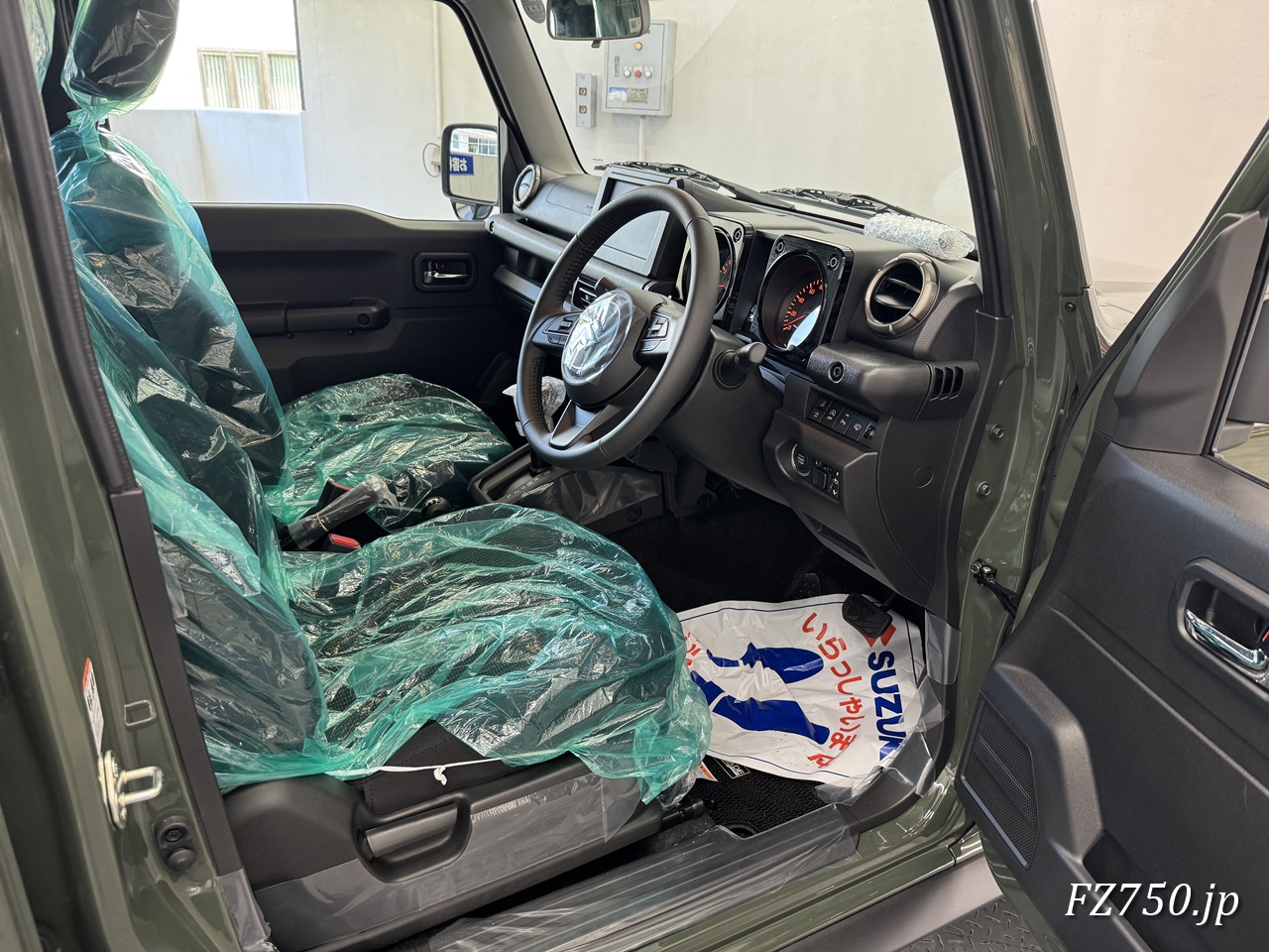 ジムニーノマド納車時の運転席