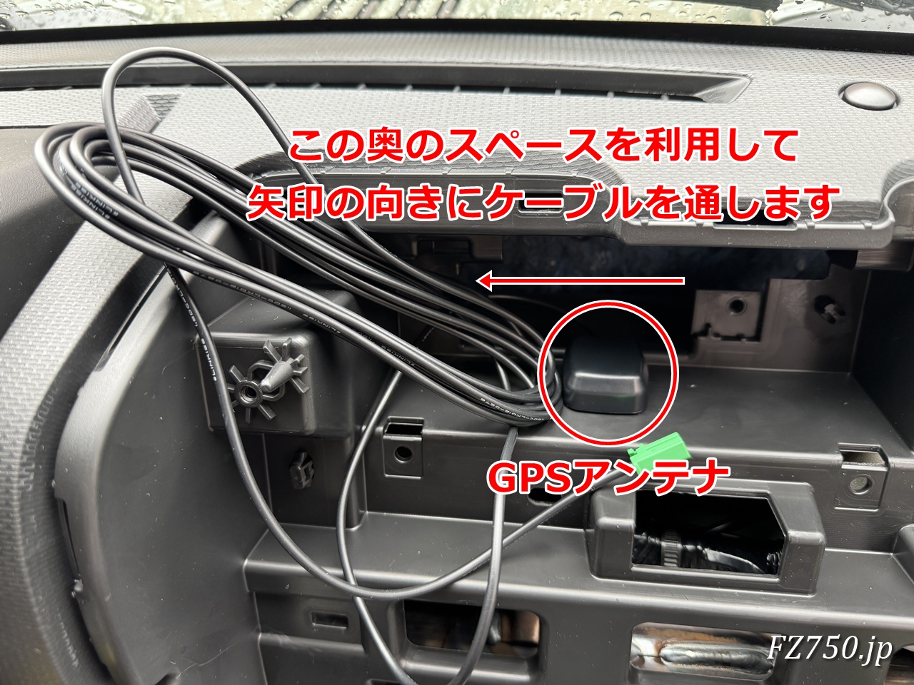 ジムニーノマドのメーター裏にDMH-SF700付属のGPSを取付けた
