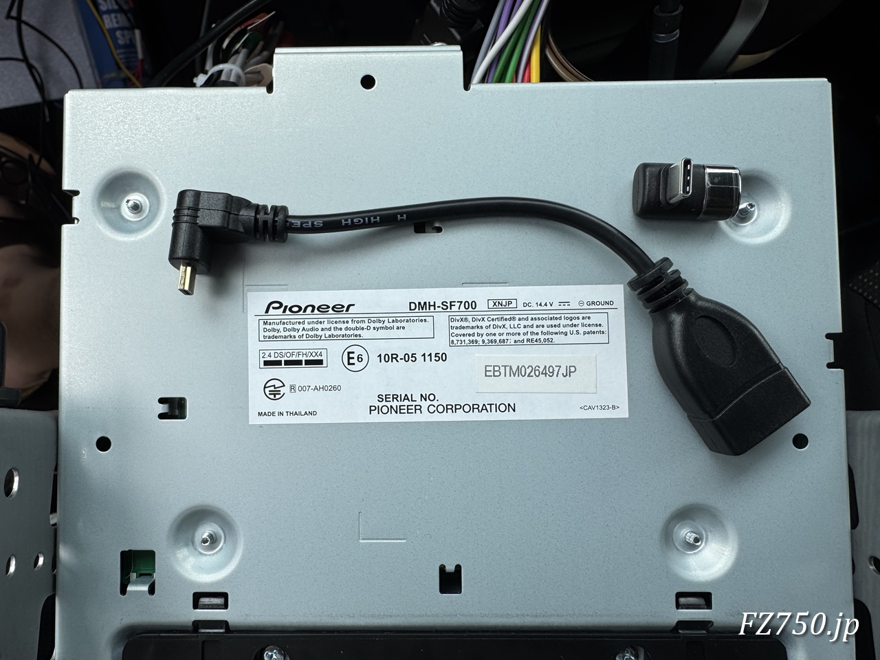 DMH-SF700に接続する90°L型HDMI→MicroHDMIの変換ケーブル