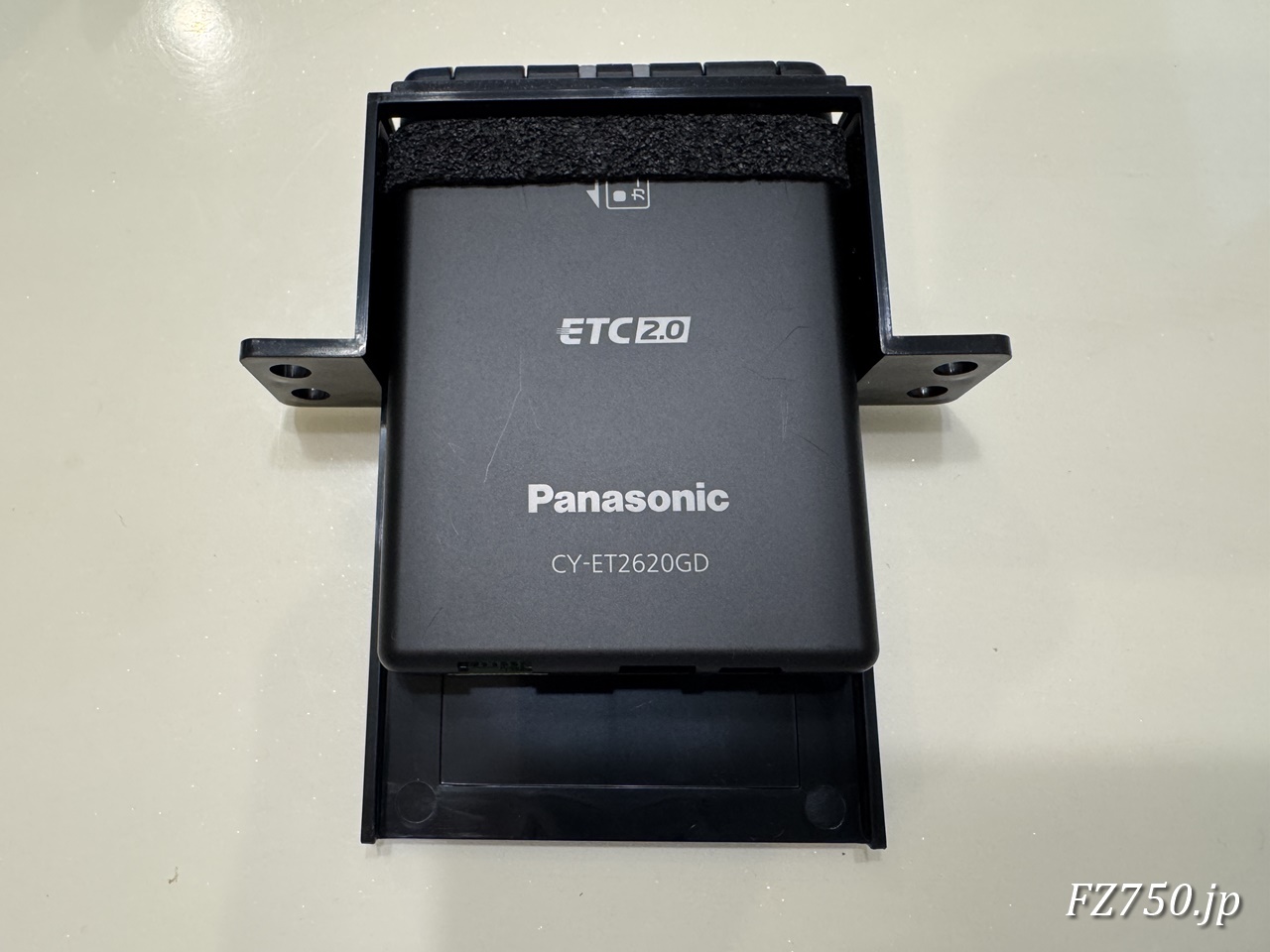 Panasonic CY-ET2620GDを両面テープで固定する