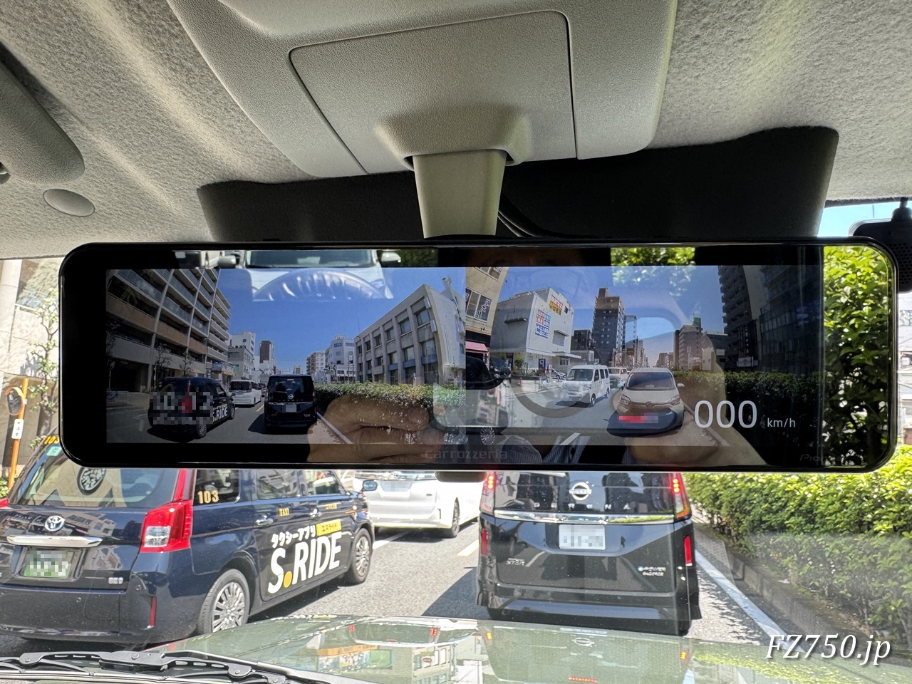 VREC-MS700Dに表示されたフロントカメラとリアカメラの映像