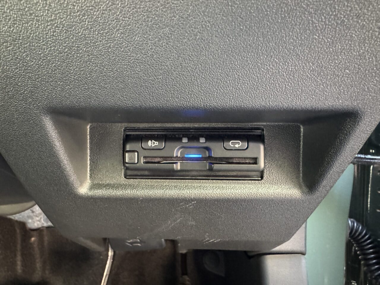 ジムニーノマドに取り付けられたETC(Panasonic CY-ET2620GD)のアップ
