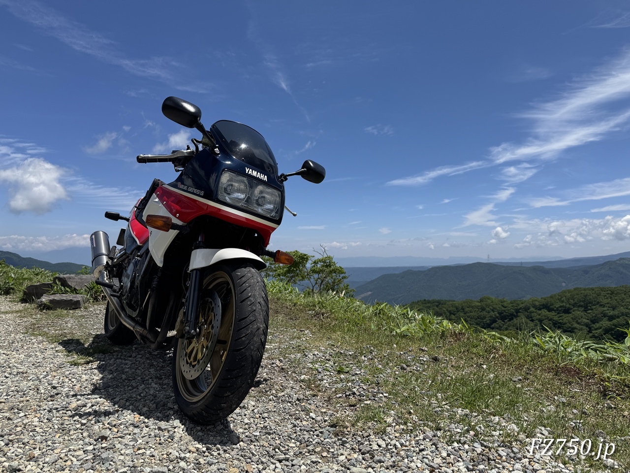 FZ750@三峰茶屋近くの展望スペース その2