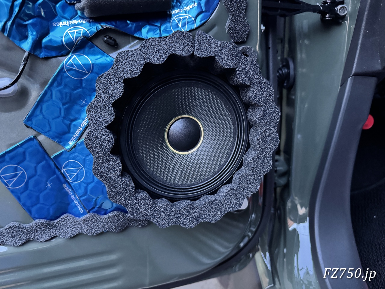 TS-C1640Sのスピーカーの周りに防音材を取付けた