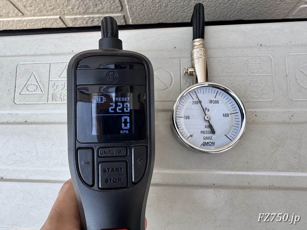 BOSCH EasyPumpでの空気圧設定値とエアゲージの測定値はともに220kPa