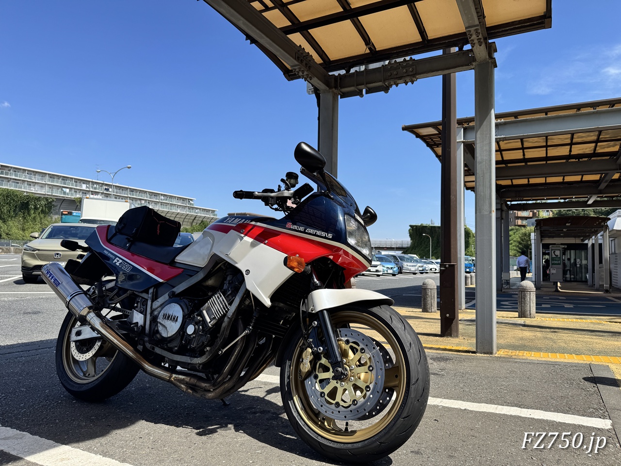 FZ750@東名高速道路 港北PA(下り)