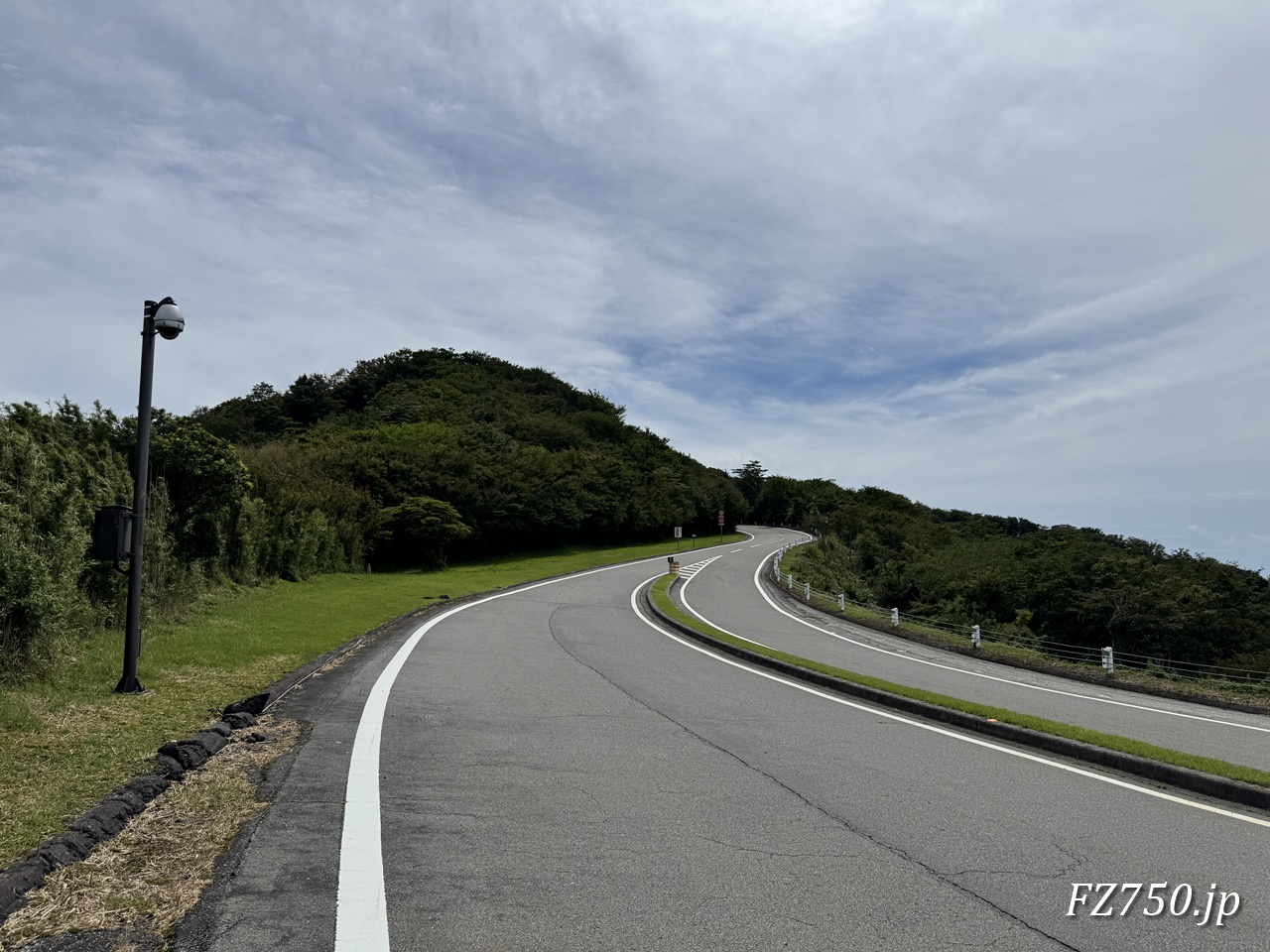 箱根スカイラインは緩やかなコーナーが続くワインディング