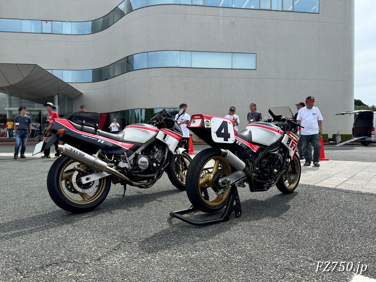 FZ750(0U45)と私のFZ750の後ろ姿@FZ750 生誕40周年ミーティング