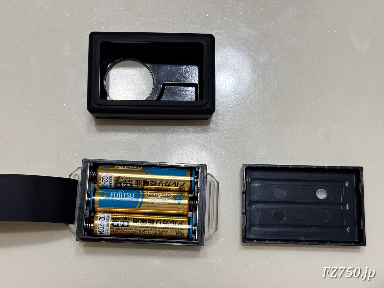 パープルセイバーモトは単4電池×3本が別途必要