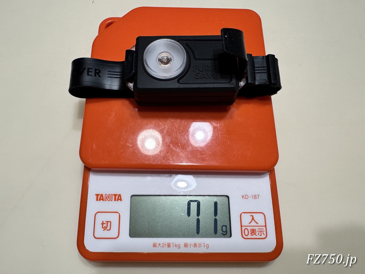 パープルセイバーモトは電池含めても71gと軽量コンパクト