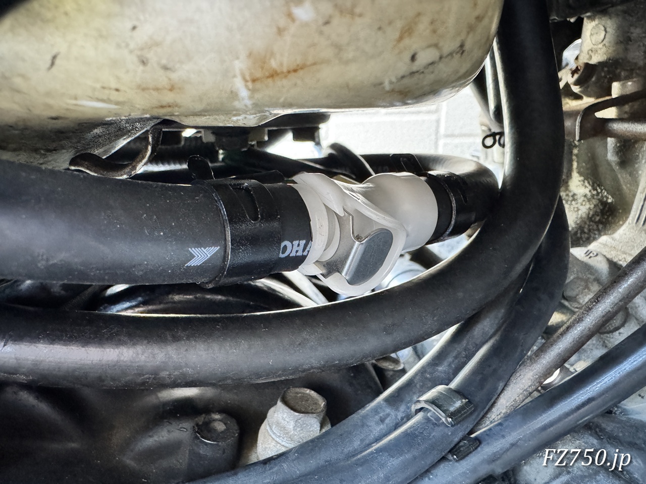 FZ750のホースジョイントからのガソリン漏れはとりあえず止まった
