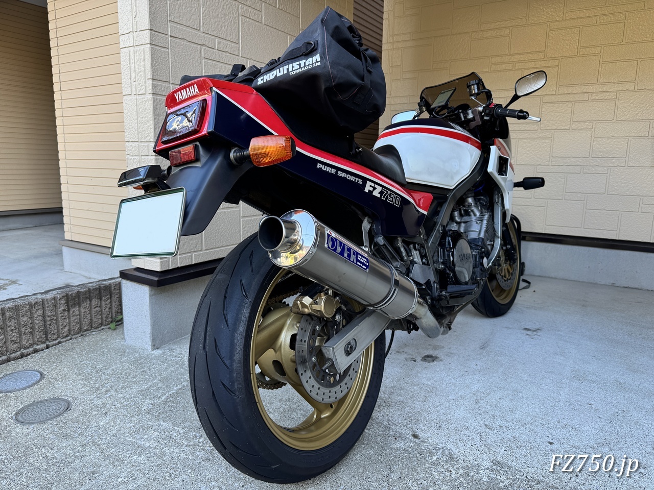荷物を積載したFZ750