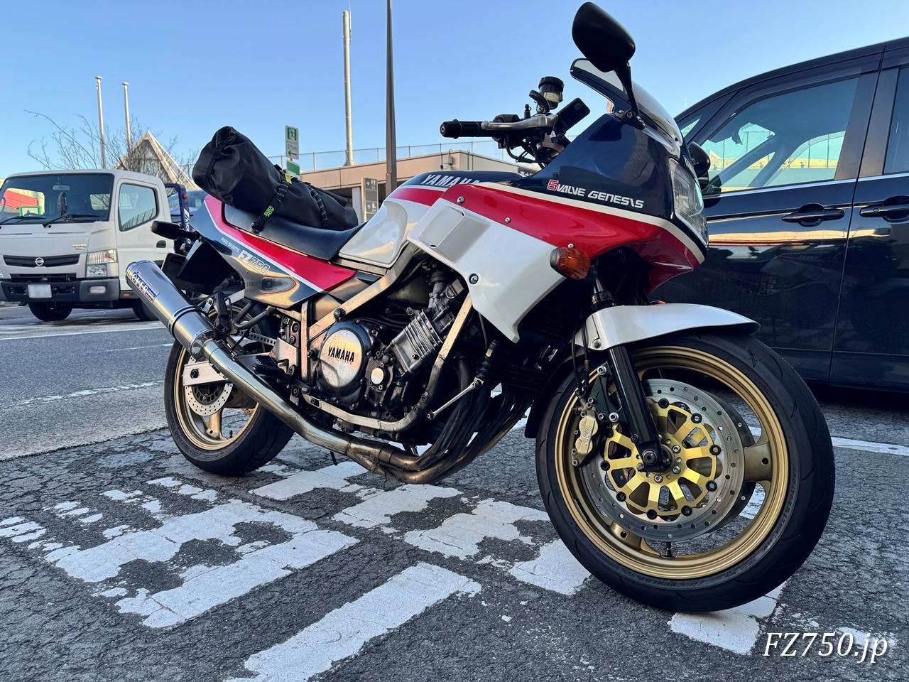 FZ750@首都高速道路 加平PA(下り)