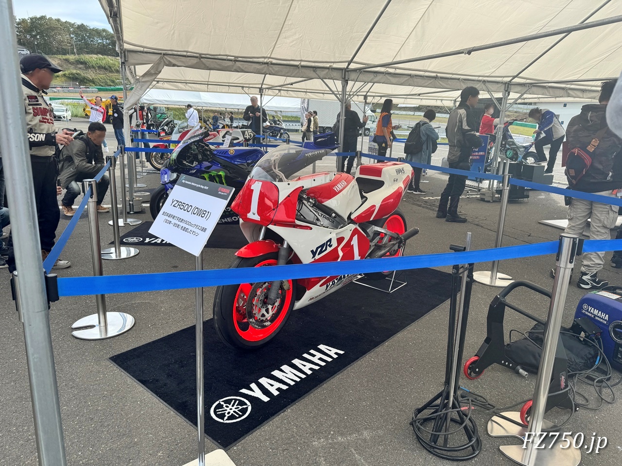 YAMAHA YZR500(0W81)