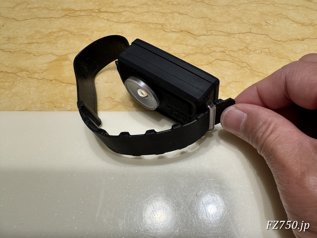 パープルセイバーモトのベルトは取外しが困難