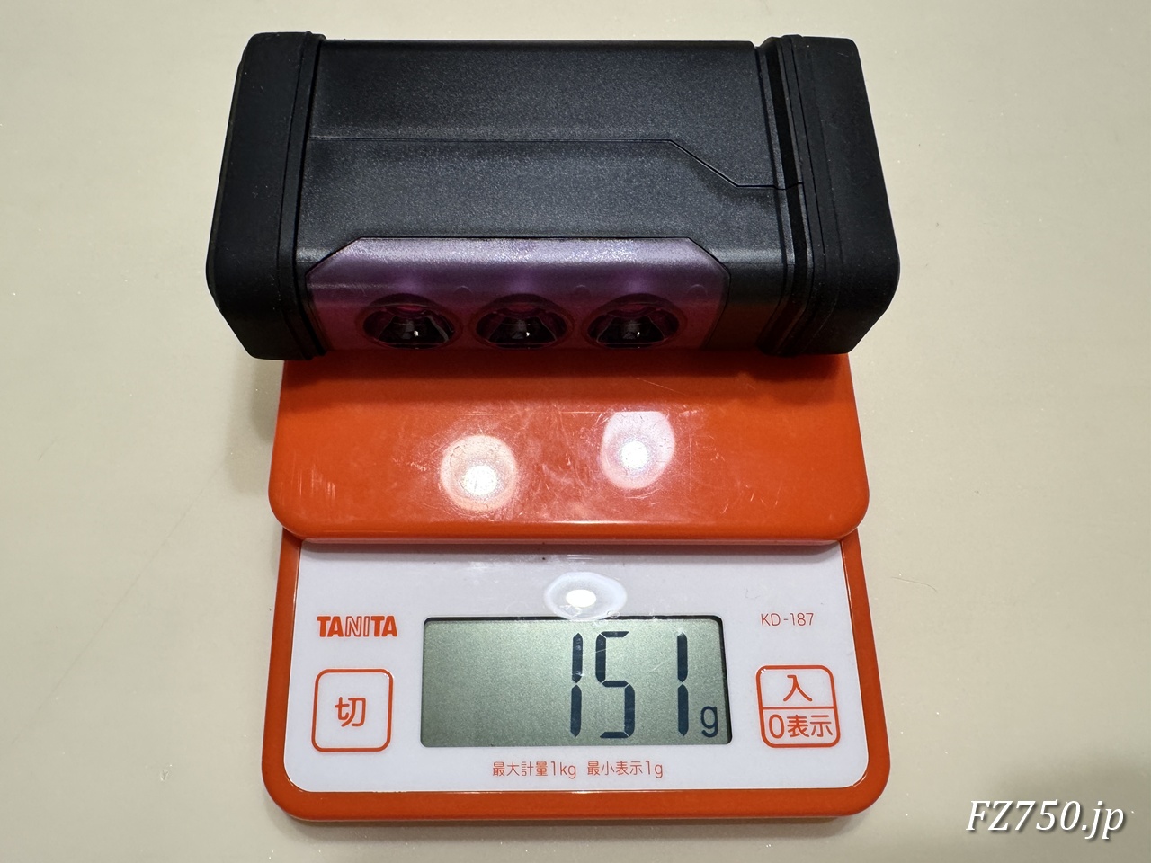パープルセイバーは電池含めて151gと軽量!