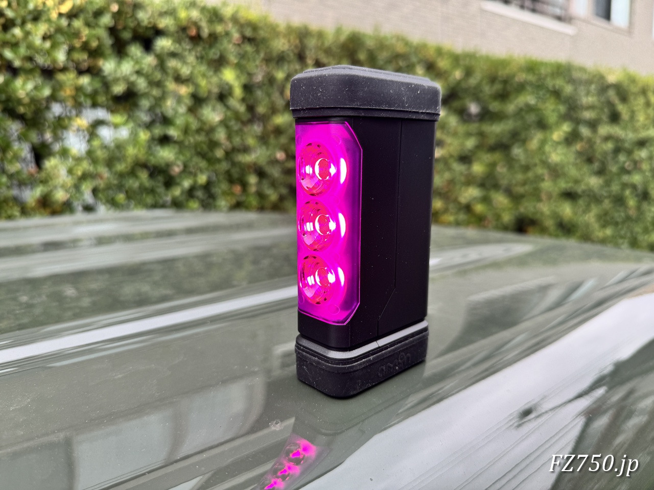 パープルセイバーは高輝度LED:3W×3灯の紫色の光が力強く点滅する