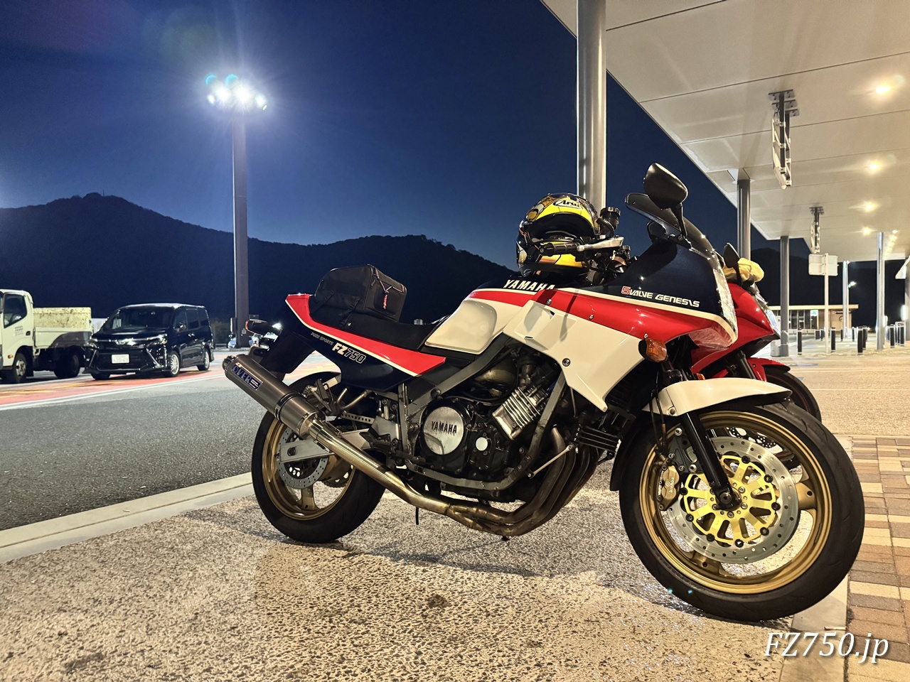 FZ750@東北自動車道 佐野SA(下り)