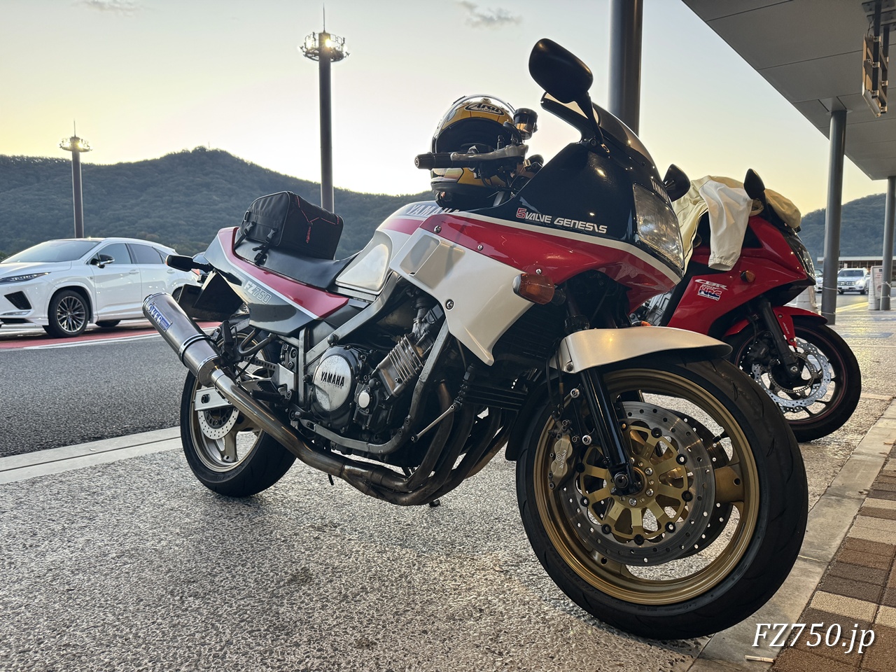 FZ750@東北自動車道 佐野SA(下り)そろそろ出発