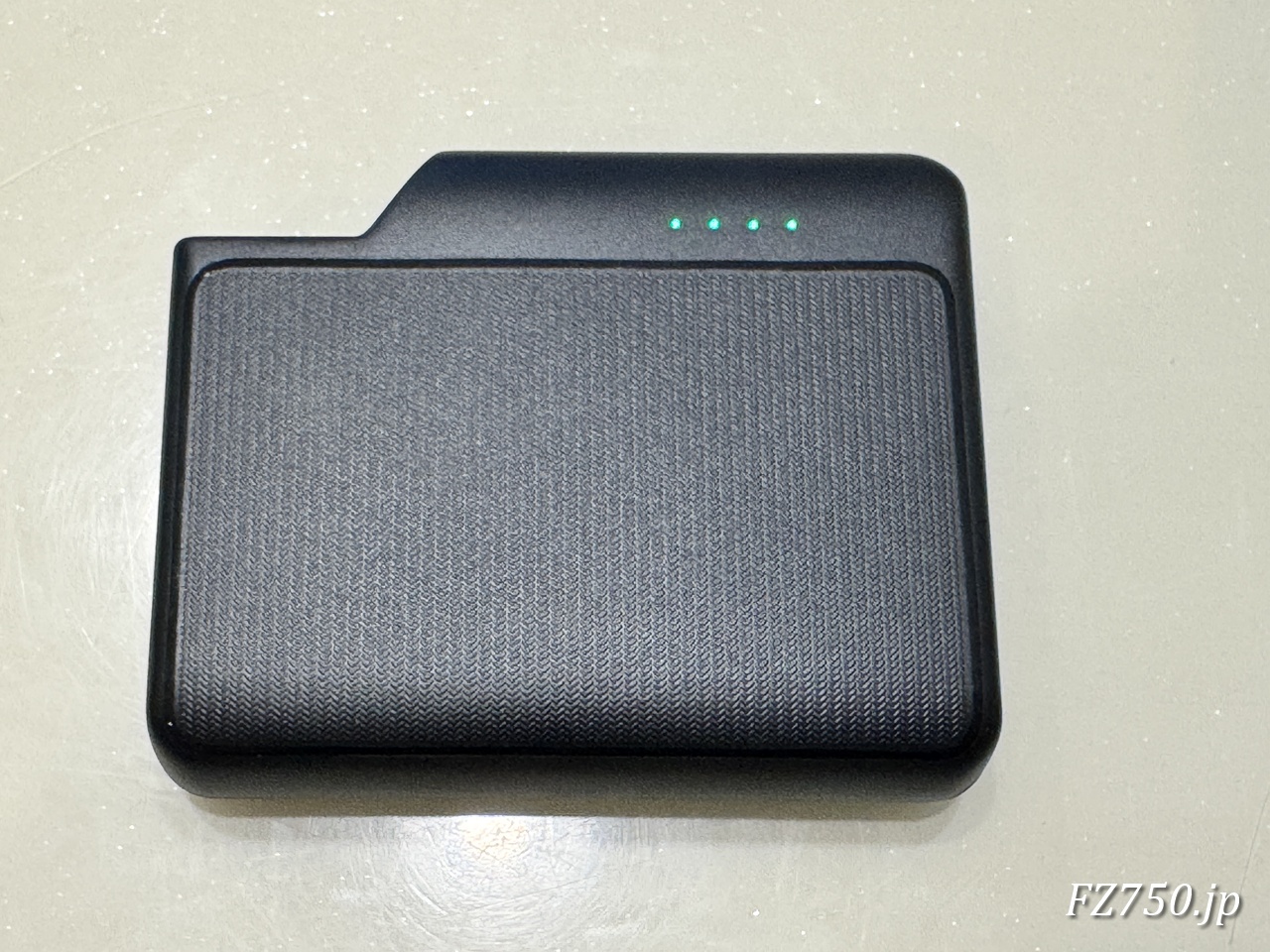 COLXUS 互換バッテリーには電池残量LEDがある