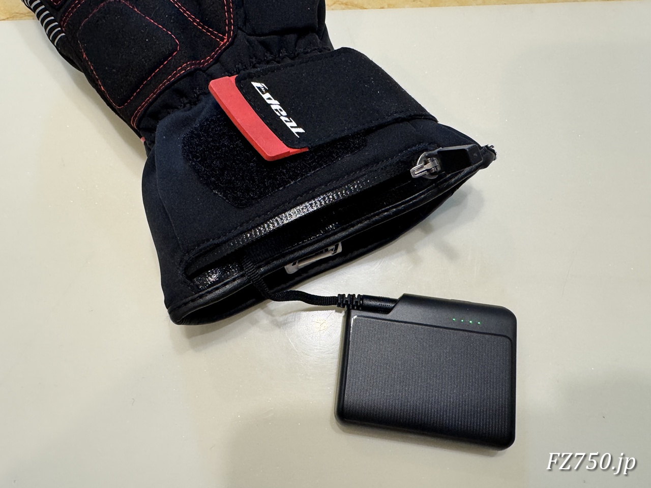 IDEAL ID-204とCOLXUS 互換バッテリーは問題なく接続できた