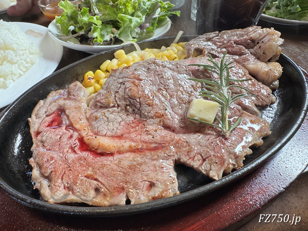 ザ・マベリックのCOWBOY STEAKはリブアイロールの旨みが最高!