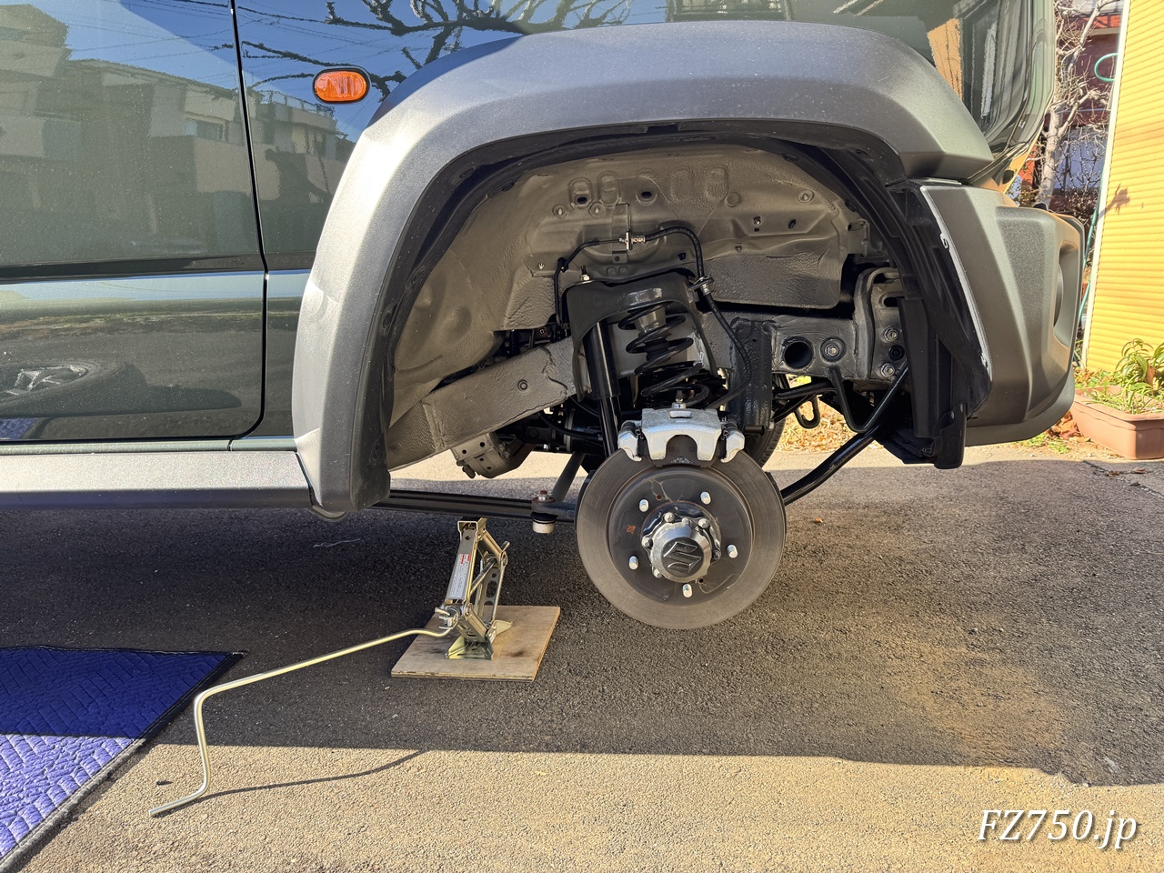 ジムニーノマドの右前タイヤを交換