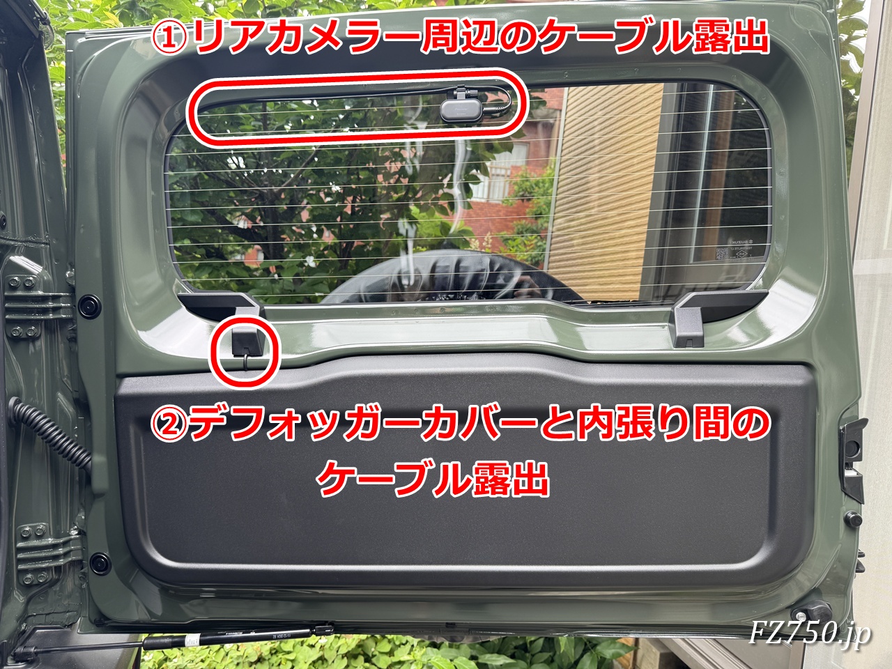 Pioneer VREC-MS700Dのカメラ接続ケーブルはやや太いので、ジムニーノマドのリアゲートにうまく隠すことができない
のリアカメラ接続ケーブルが露出する