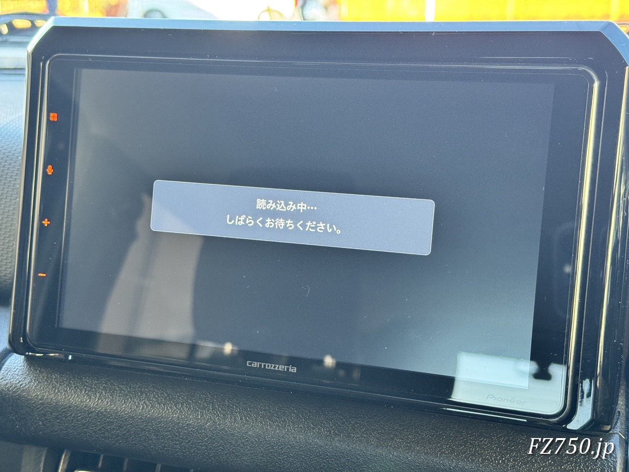 DMH-SF700「読み込み中・・・しばらくお待ちください。」の表示は数分間続く