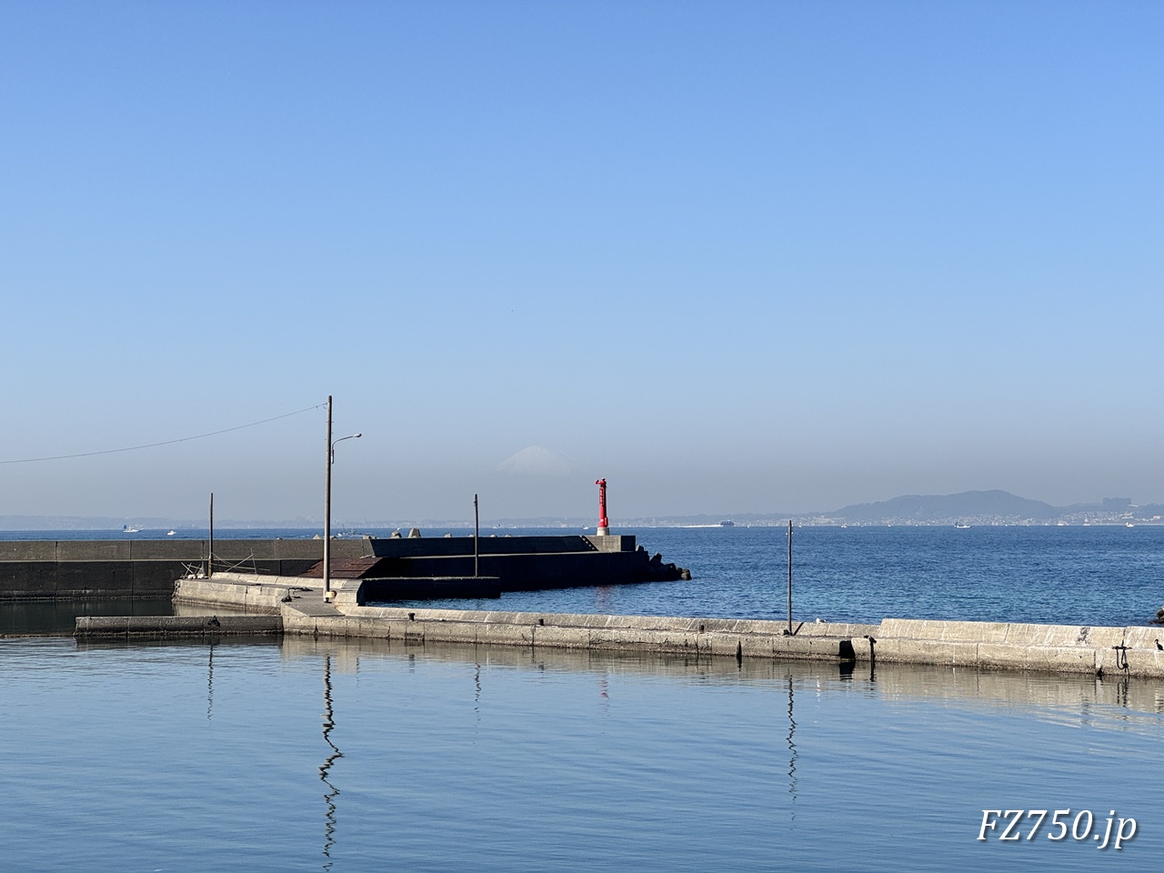 金谷漁港からの富士山