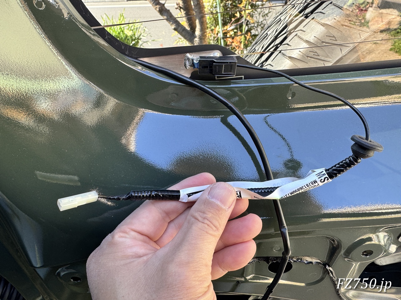 デフォッガーの配線を一時的に取り外した