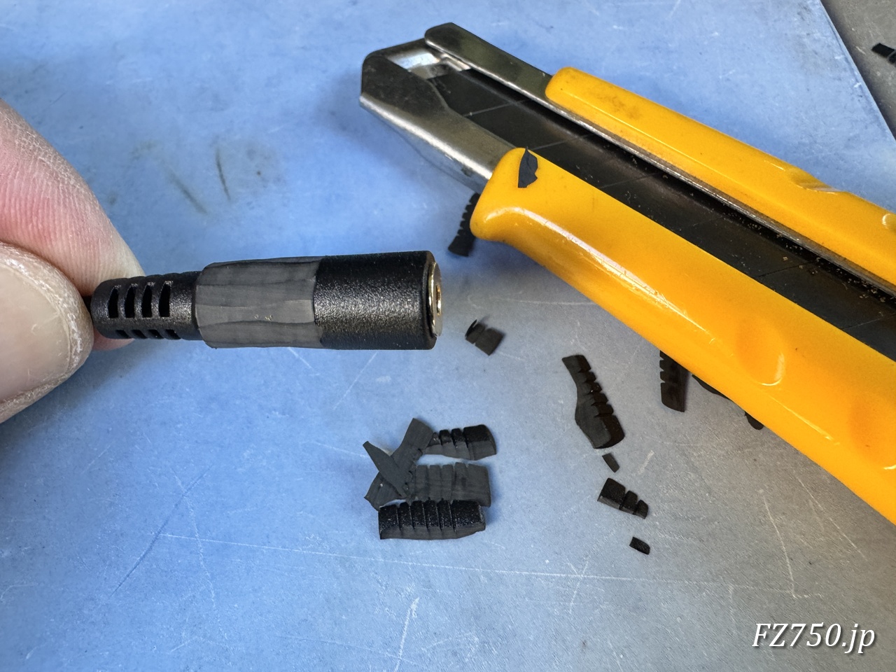 延長ケーブルのメス側を8.5mmまで削る