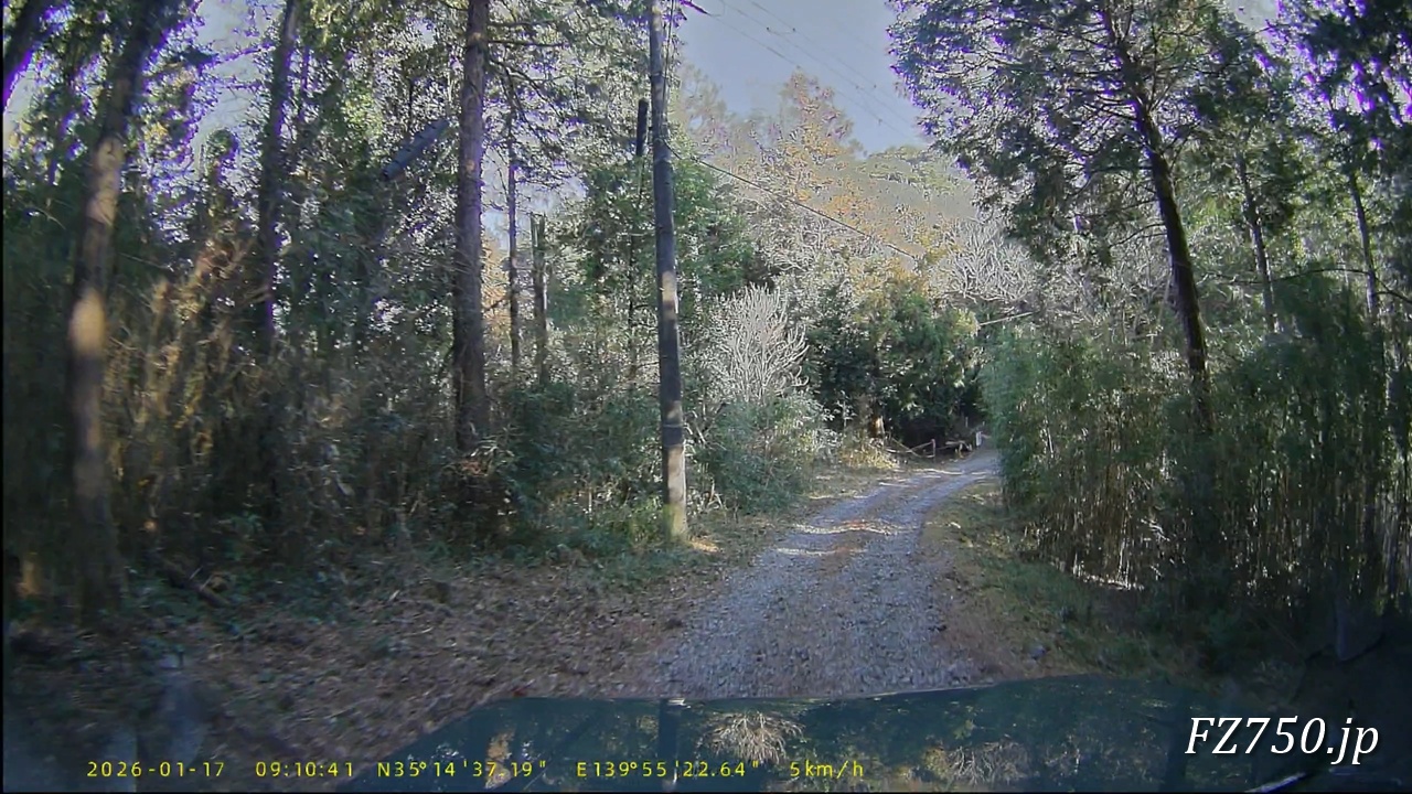 林道鬼涙山線の未舗装路区間は短いが整備された砂利道