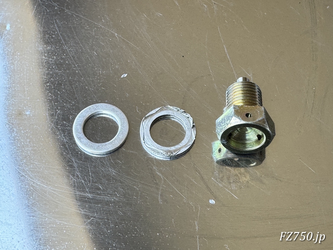 FZ750のドレンボルトとワッシャー