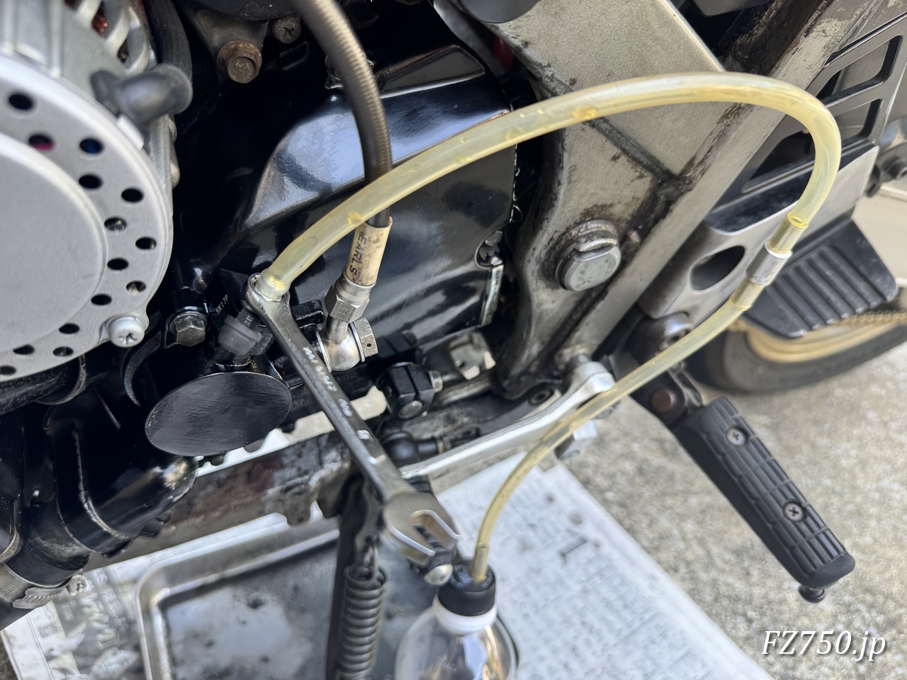 FZ750の油圧クラッチのエア抜き