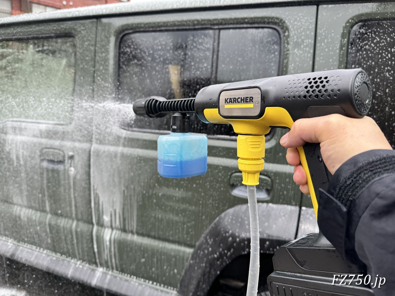 ケルヒャー OC 5 Handy で洗車するジムニーノマド