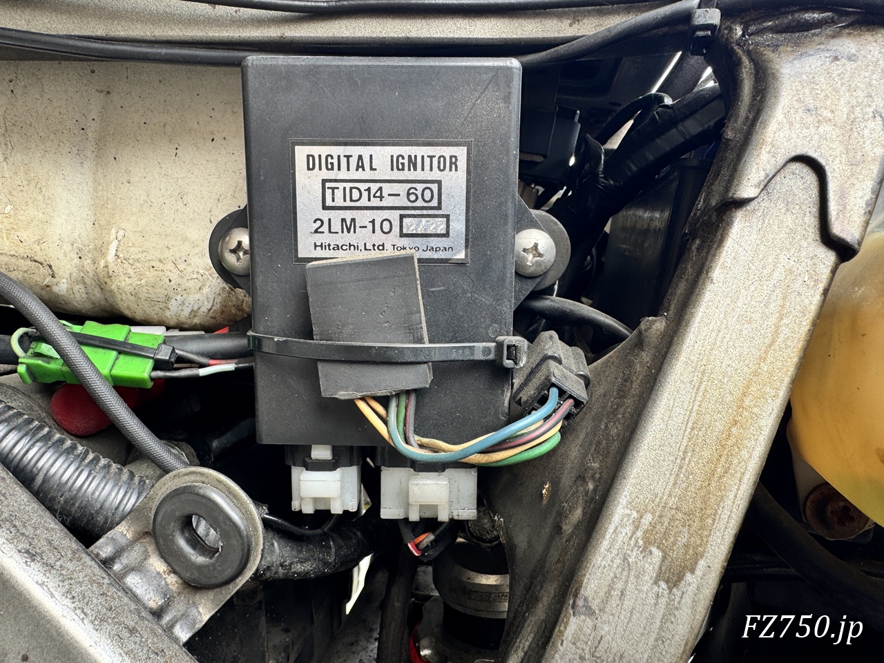 私のFZ750はFZR750(1987年式 2LM)のイグナイターユニットを流用