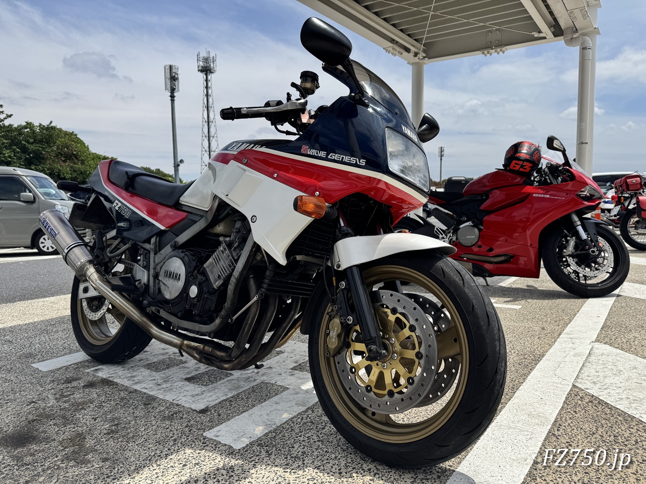 ピックアップコイルを交換してスムーズに走行できるFZ750@第三京浜 都築PA
