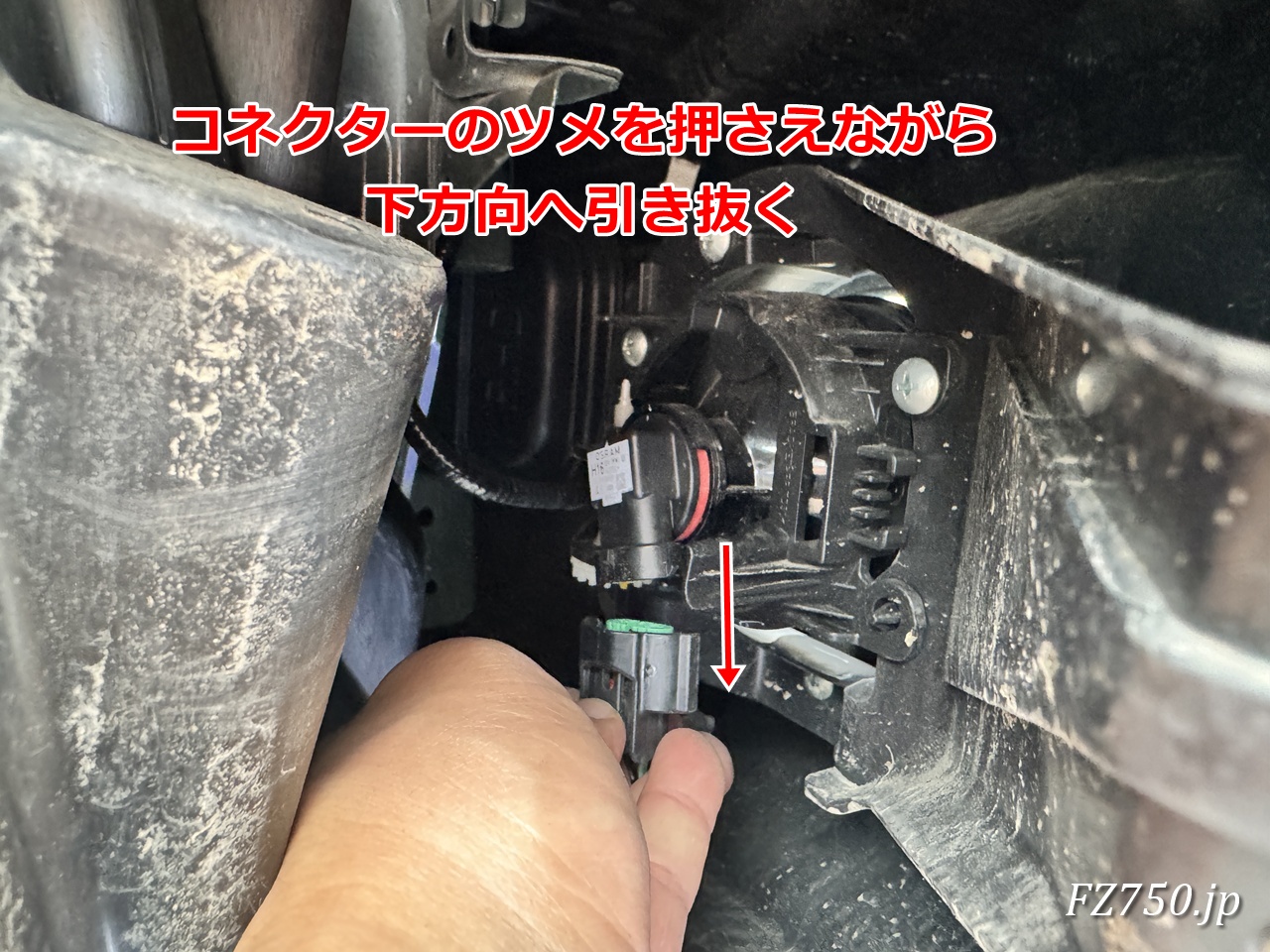 ジムニーノマドのバンパー裏に砂が付着している!フォグランプはファンレスLEDが正解ですね