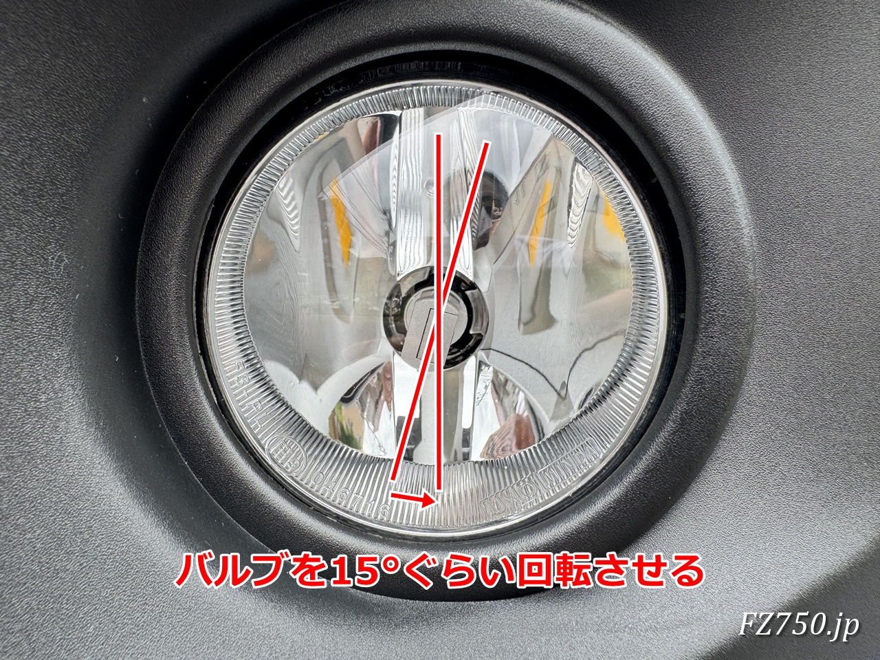 ジムニーノマドのフォグランプは約15°傾いている