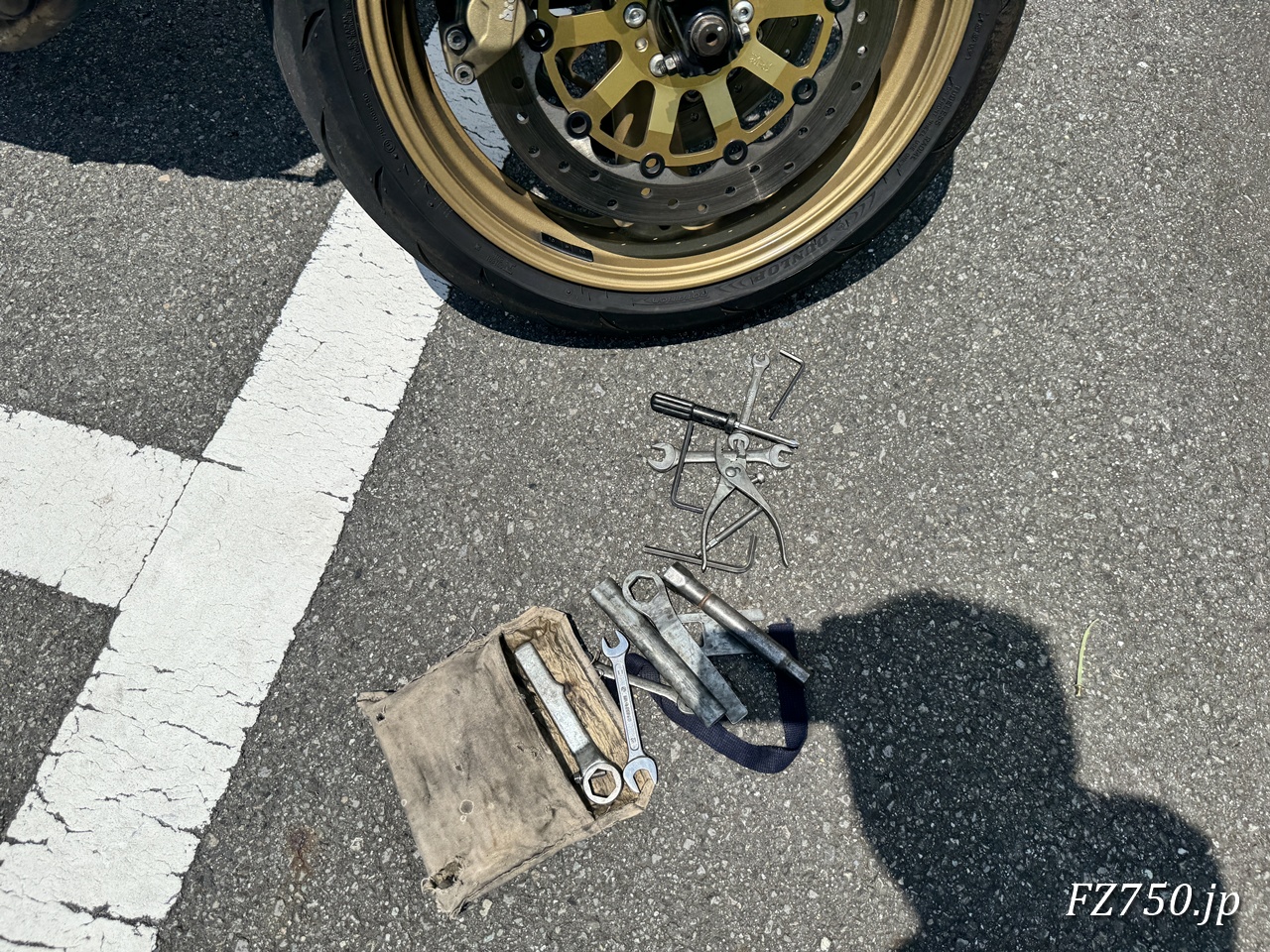 FZR750(2LM)純正の車載工具袋