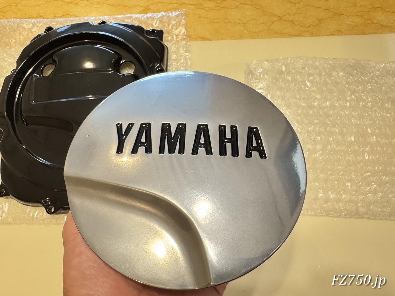ライコランド柏店でバレル研磨とクリア塗装をしたカバーキャップとクラッチカバー