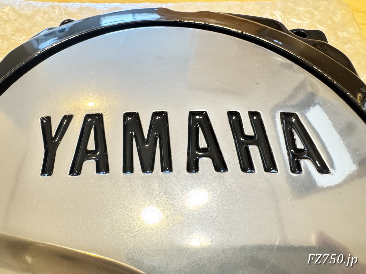 ライコランド柏店で黒く塗り分けて頂いたYAMAHAロゴ(拡大)