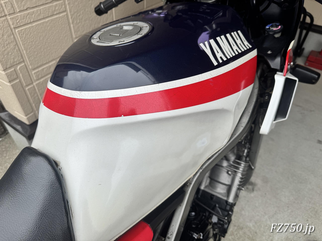 FZ750 タンク全体(右側)