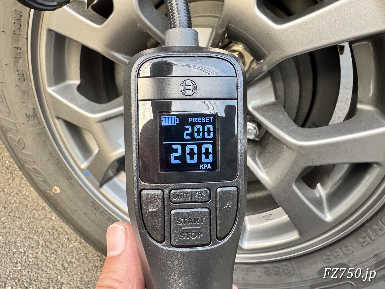 空気入れのプリセットを200kPaにして補充