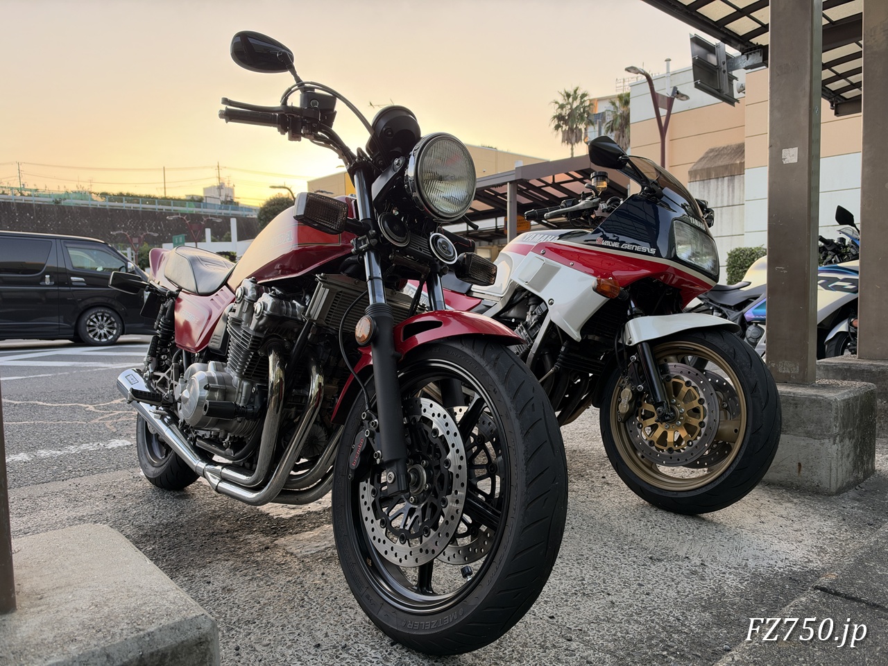 CB750F、FZ750@早朝の保土ヶ谷PA