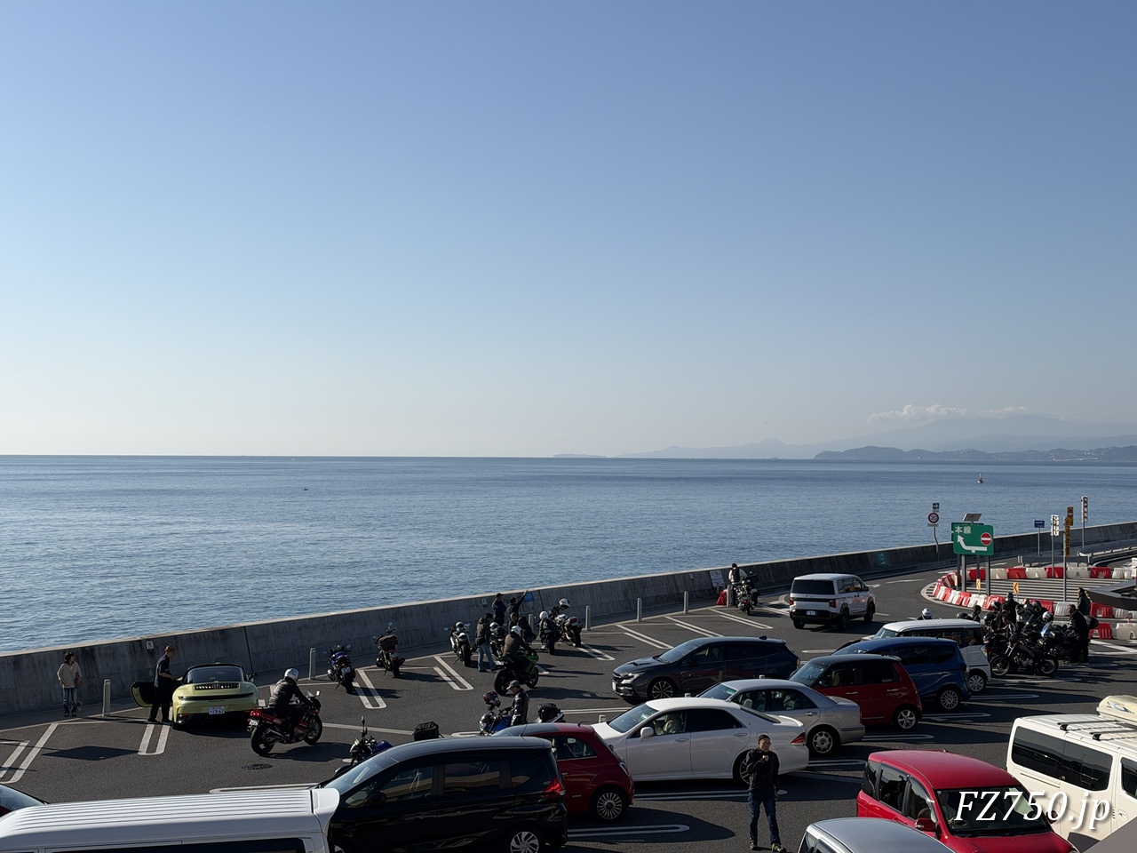 西湘PA(下り)から望む相模湾