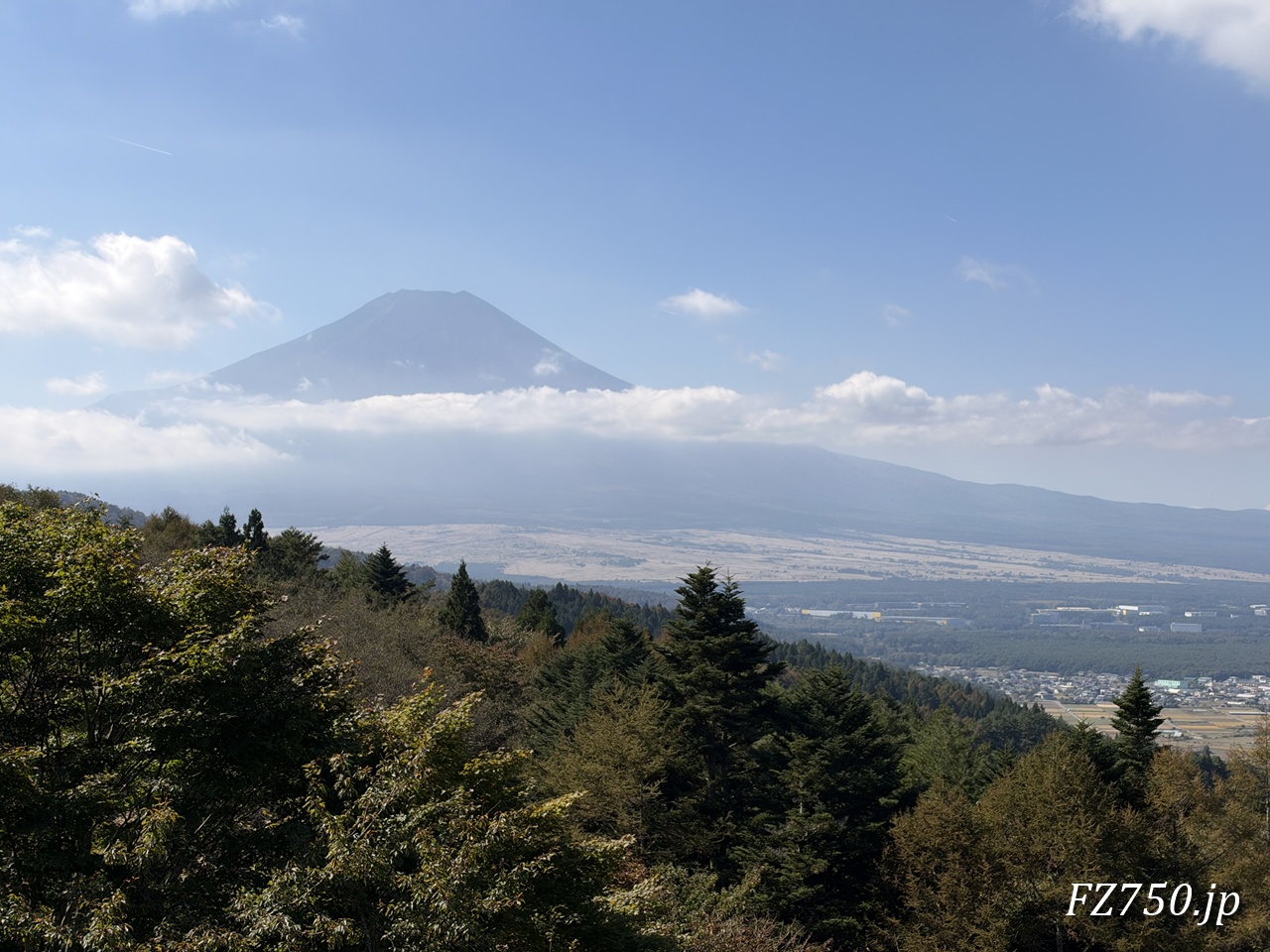 忍野村二十曲峠展望テラス~SORA no IRO~からの富士山